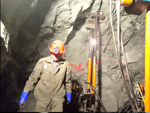 下斜34.5度钻孔钢索取芯、唐山青龙金矿